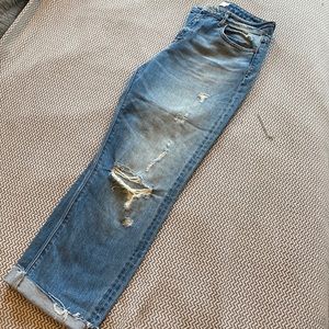 CJLA~~ relaxed fit, distressed..🖤